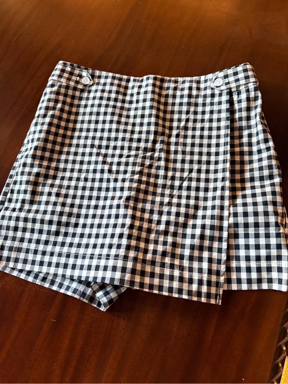Talbots Black/White Houndstooth Skort. Side Zip with button. Size 8. EUC